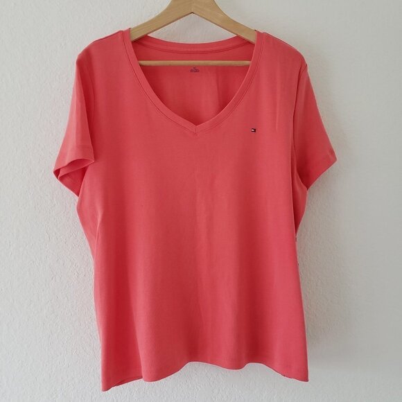 NWT - Tommy Hilfger Woman's Plus V-Neck Short Sleeve Tee - Size 0X - Picture 1 of 3